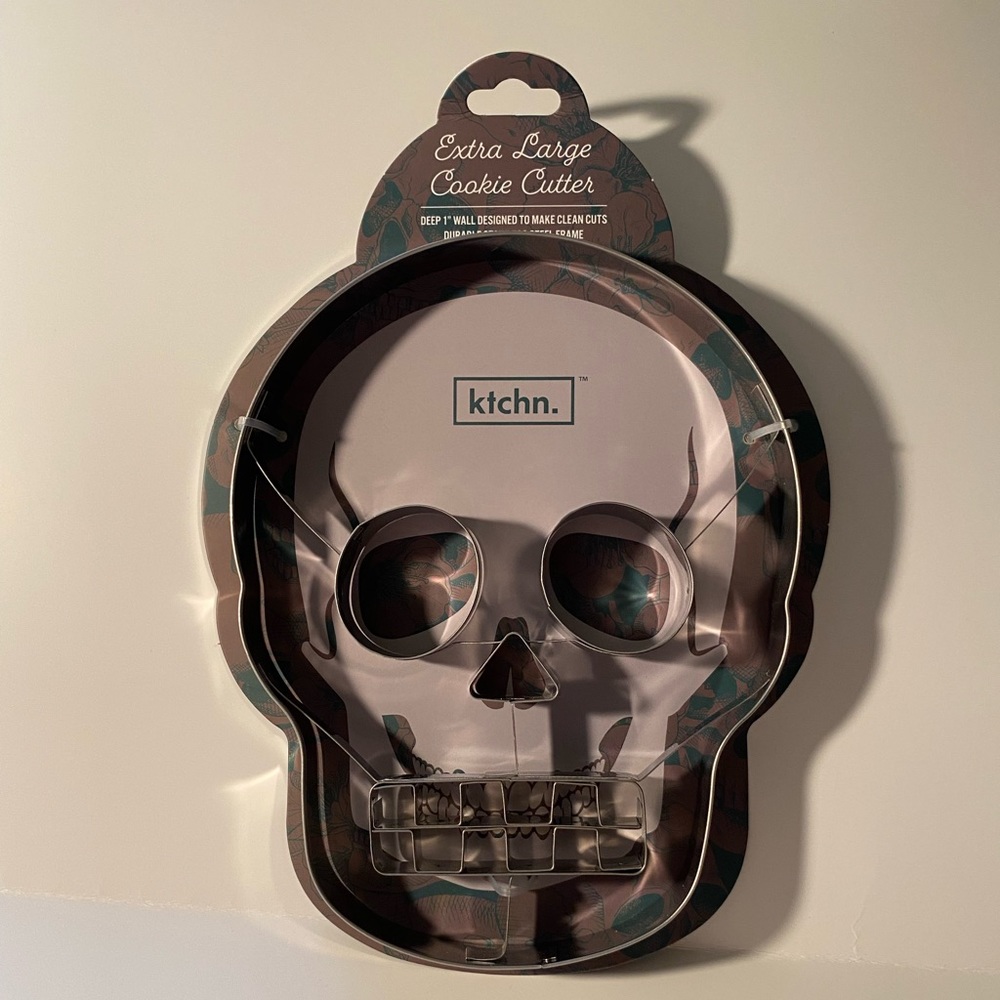 Extra large skull cookie cutter
